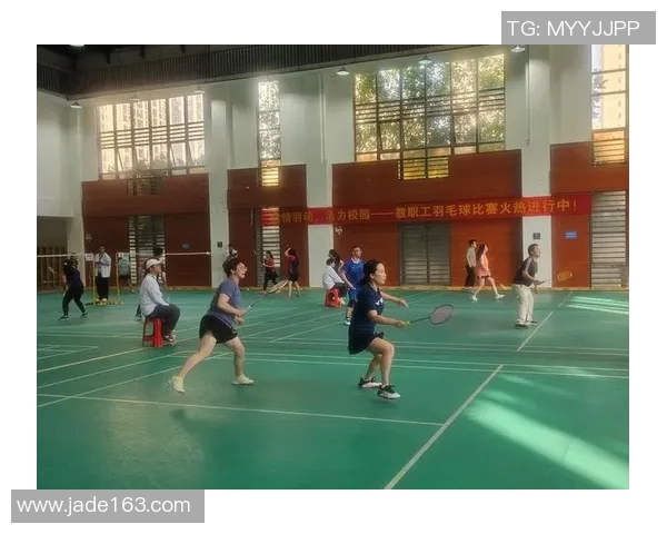 深圳羽毛球队在世界杯预选赛中以87分高居榜首展现强劲实力