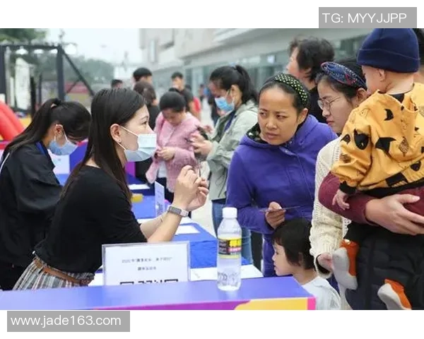 西瓜霜携手足球明星开启夏日清凉之旅助力运动健康新风尚